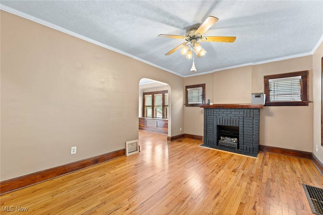 Akron, OH 44301,1350 Neptune AVE