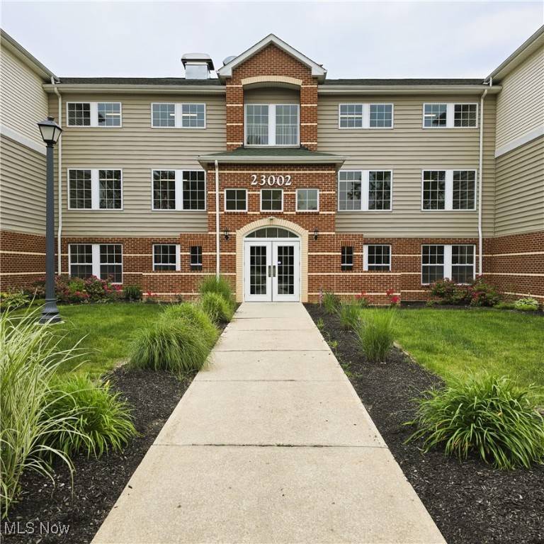 Olmsted Falls, OH 44138,23002 Chandlers LN #346