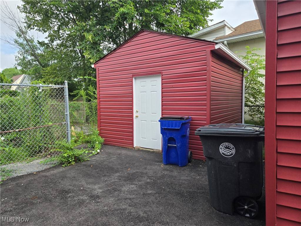 Cleveland, OH 44128,15009 Lawndale