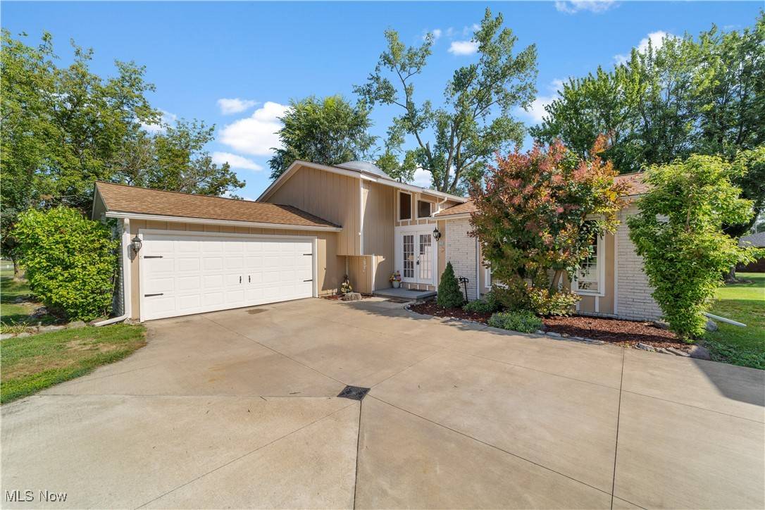 Lorain, OH 44053,4122 Woodstock DR