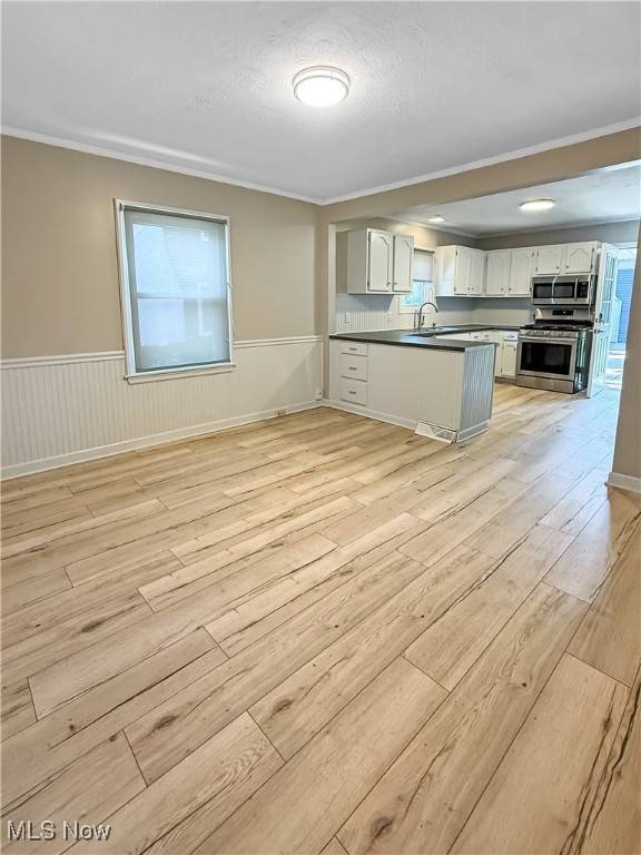 Akron, OH 44313,431 Molane AVE