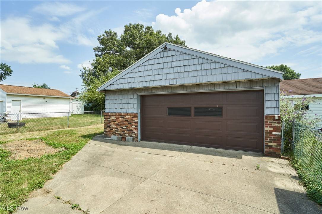 Akron, OH 44312,597 Hillman RD