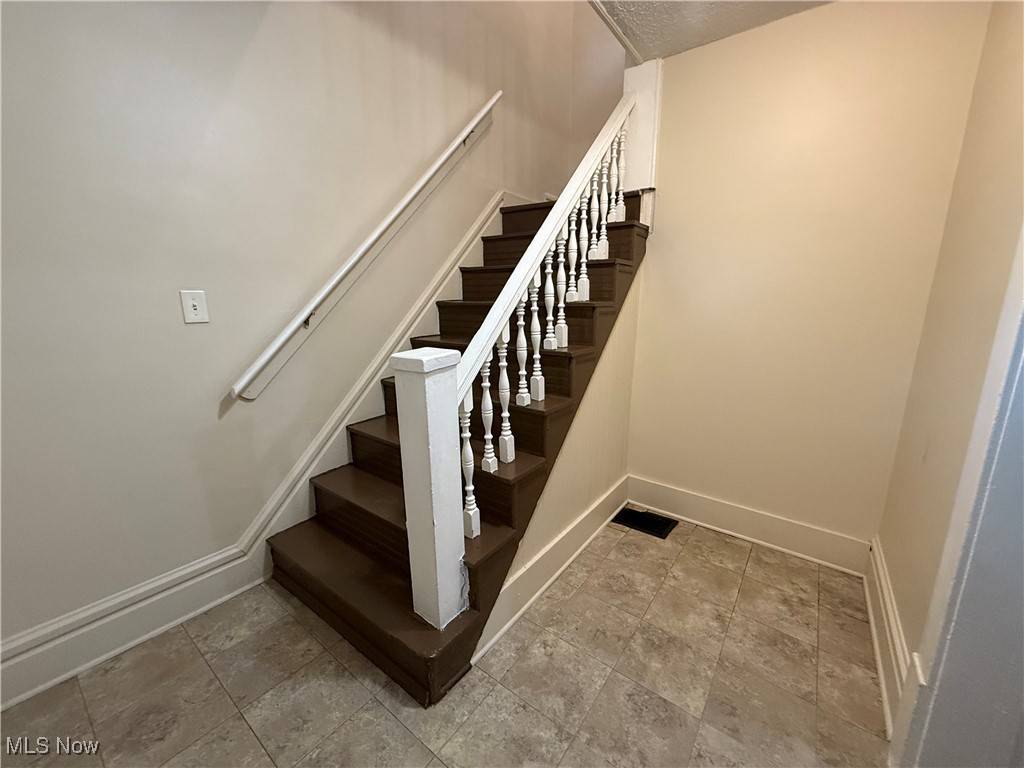 Akron, OH 44311,396 E Voris ST