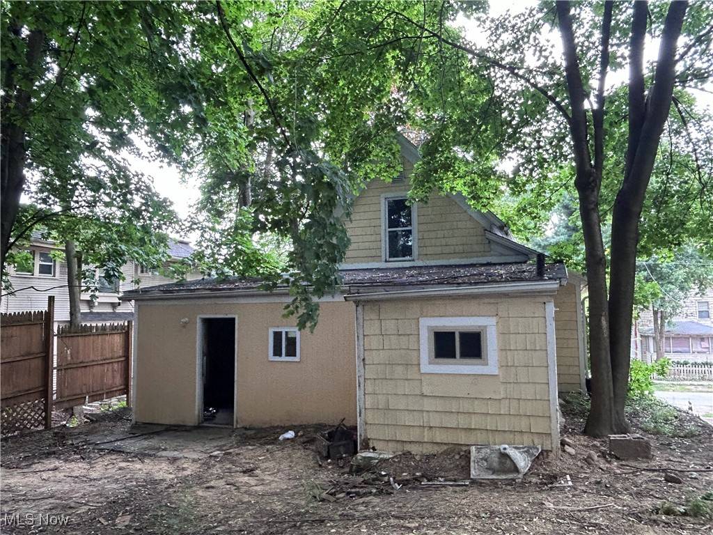Akron, OH 44304,344 N Adams ST