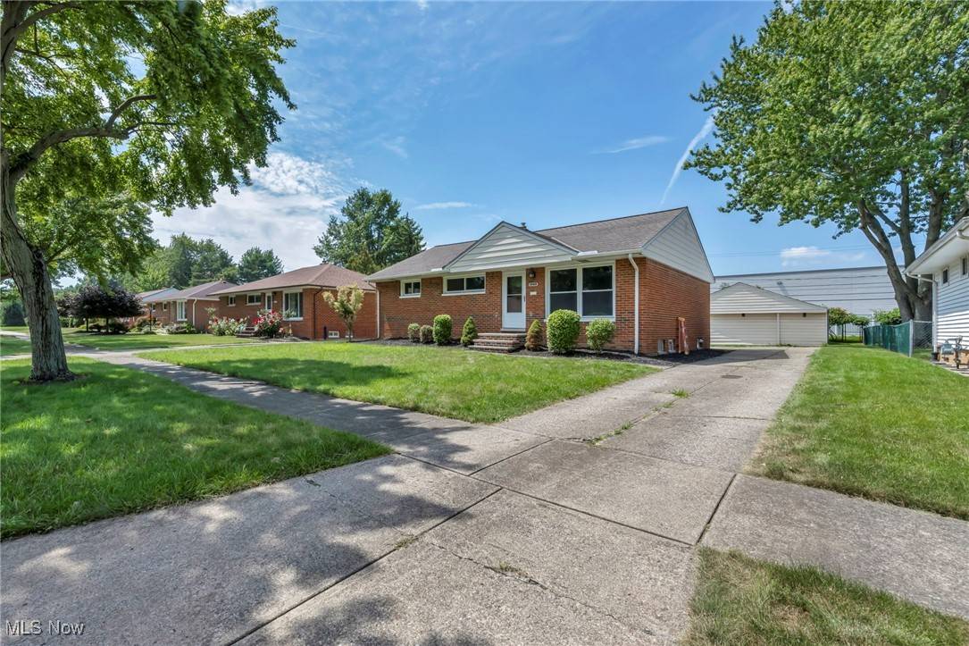 Parma Heights, OH 44130,6988 Maplewood RD