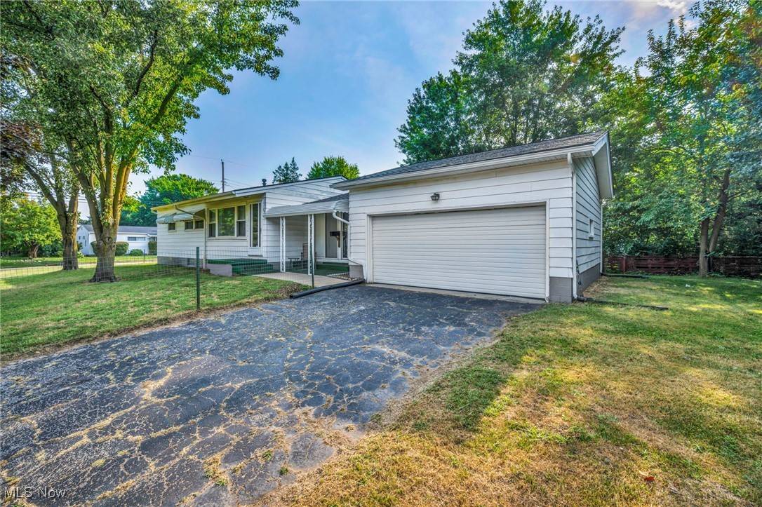 Akron, OH 44314,860 Sutherland AVE