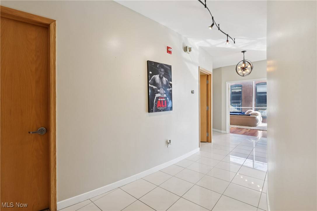 Cleveland, OH 44113,701 W Lakeside AVE #705