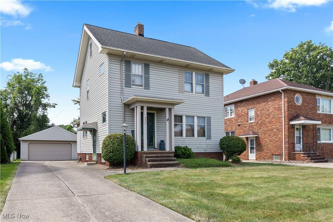 Parma, OH 44134,4503 Forestwood DR
