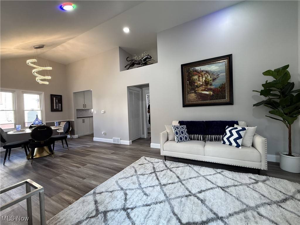 Akron, OH 44319,72 Weil AVE