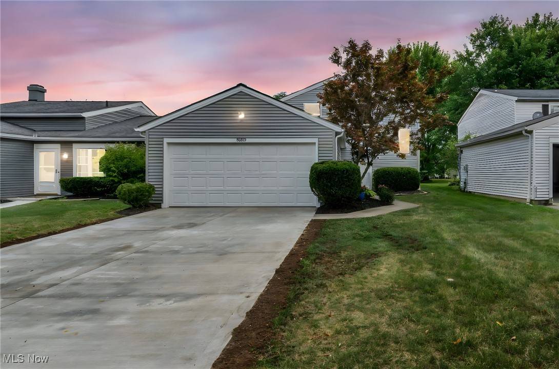 Olmsted Falls, OH 44138,8883 Holly LN #32