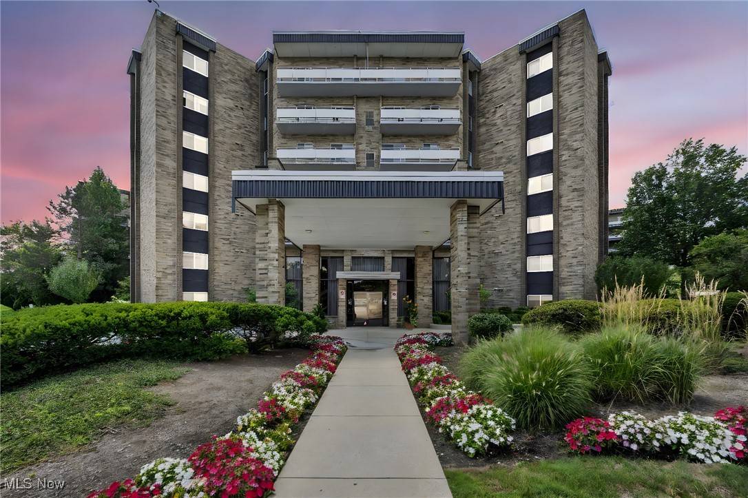 Lyndhurst, OH 44124,2202 Acacia Park DR #2315