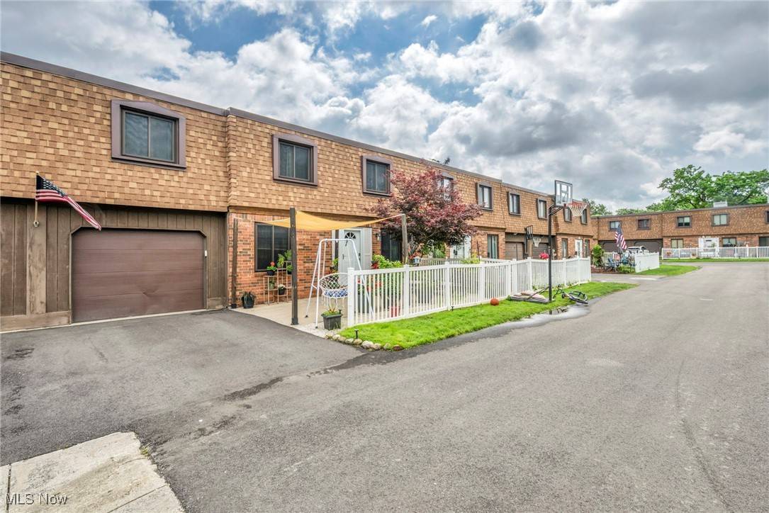 Medina, OH 44256,944 Wadsworth RD #J3