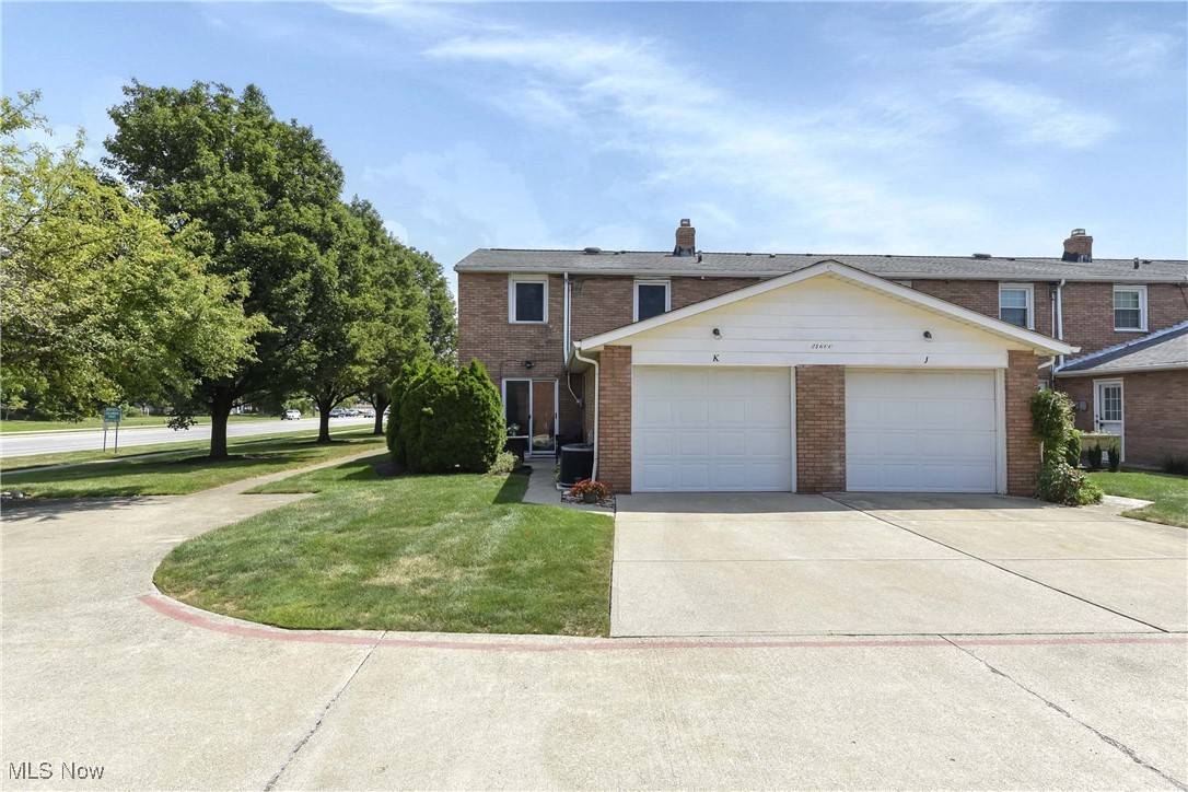 North Olmsted, OH 44070,24600 Clareshire DR