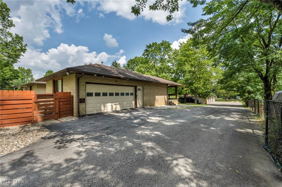 North Royalton, OH 44133,16577 State RD