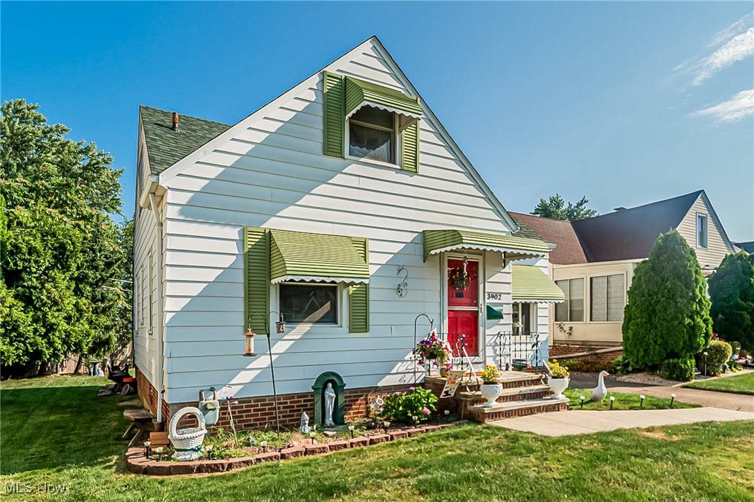 Parma, OH 44134,3902 Woodway RD