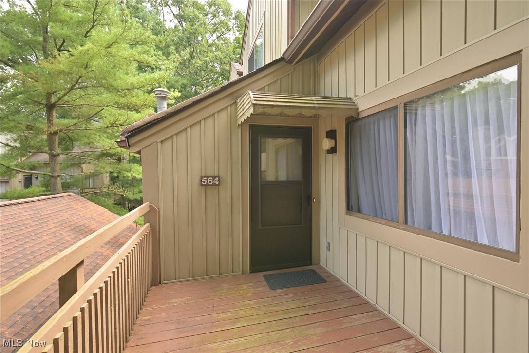 Cuyahoga Falls, OH 44223,564 Meredith LN