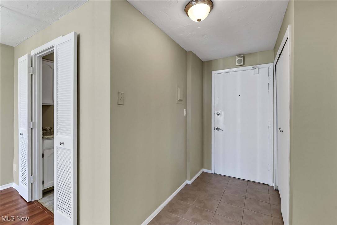Lakewood, OH 44107,12900 Lake AVE #704