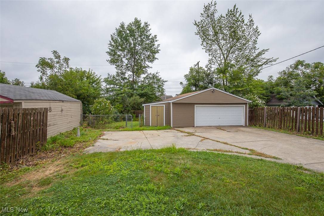 Parma, OH 44134,3904 Grantwood DR