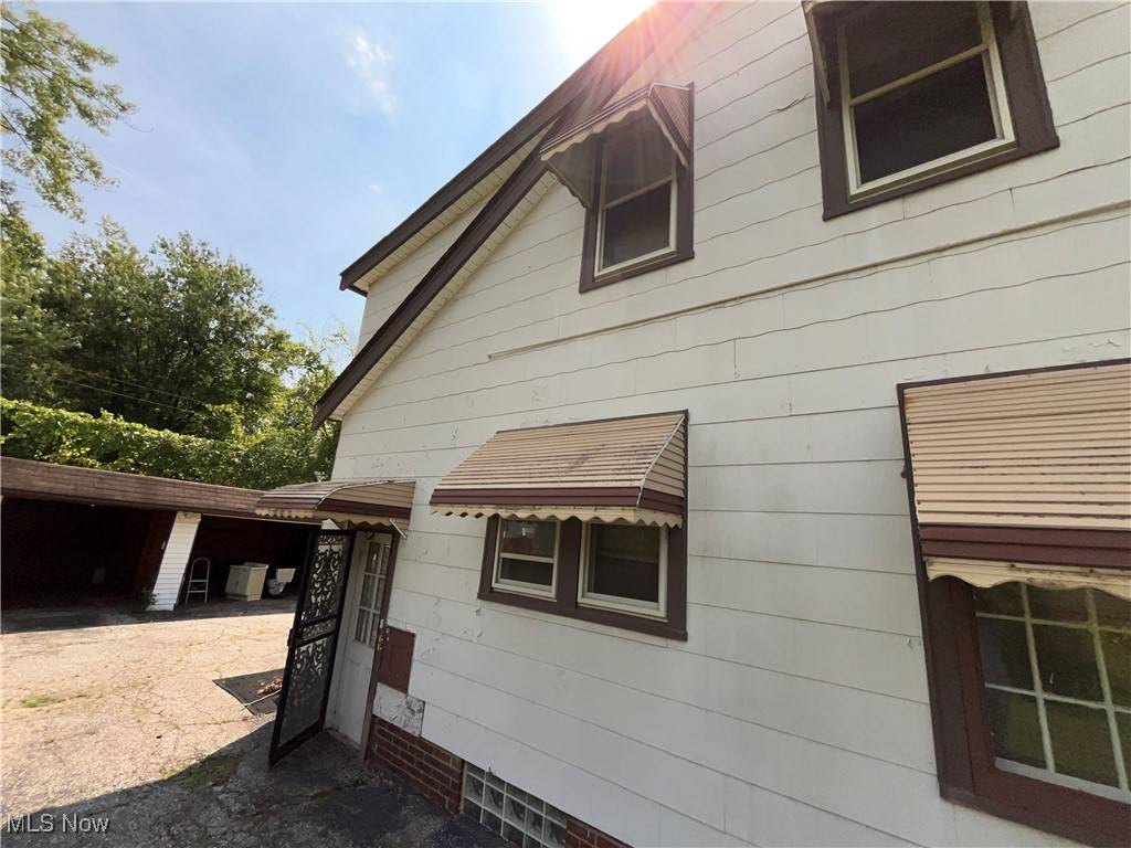 Cleveland, OH 44128,16016 S Lotus DR