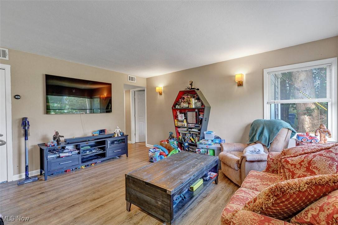 Fairview Park, OH 44126,21291 Westwood AVE