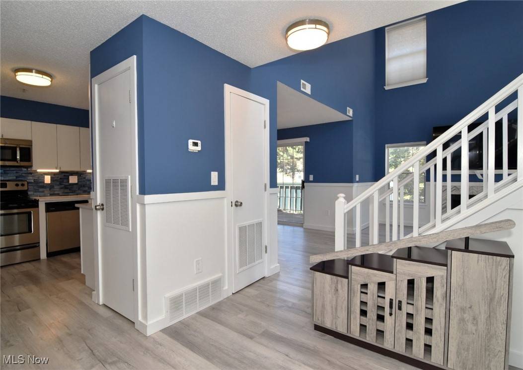 Mayfield Heights, OH 44124,200 Fox Hollow DR #100