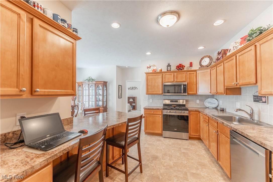 Willoughby, OH 44094,38156 Cross Creek DR