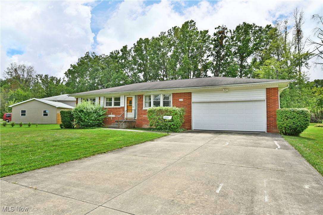 Warren, OH 44483,327 Durst DR NW