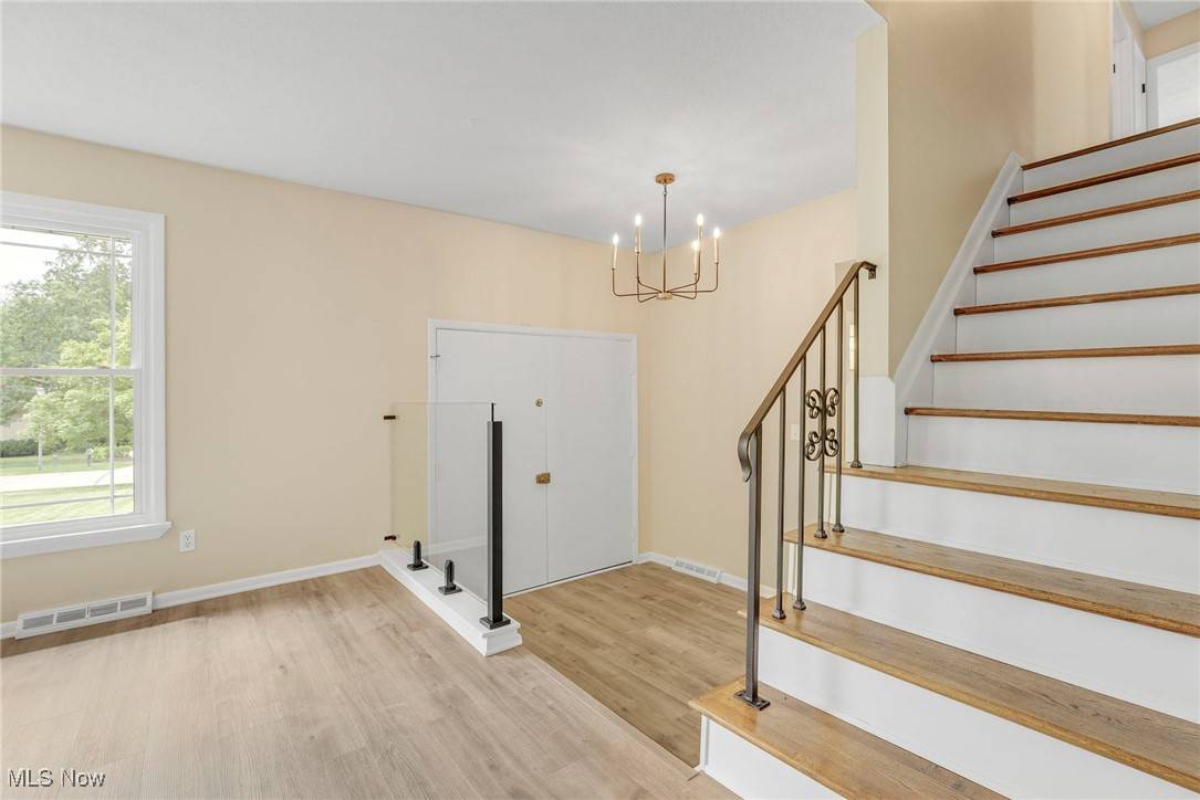 Solon, OH 44139,32055 Tracy LN