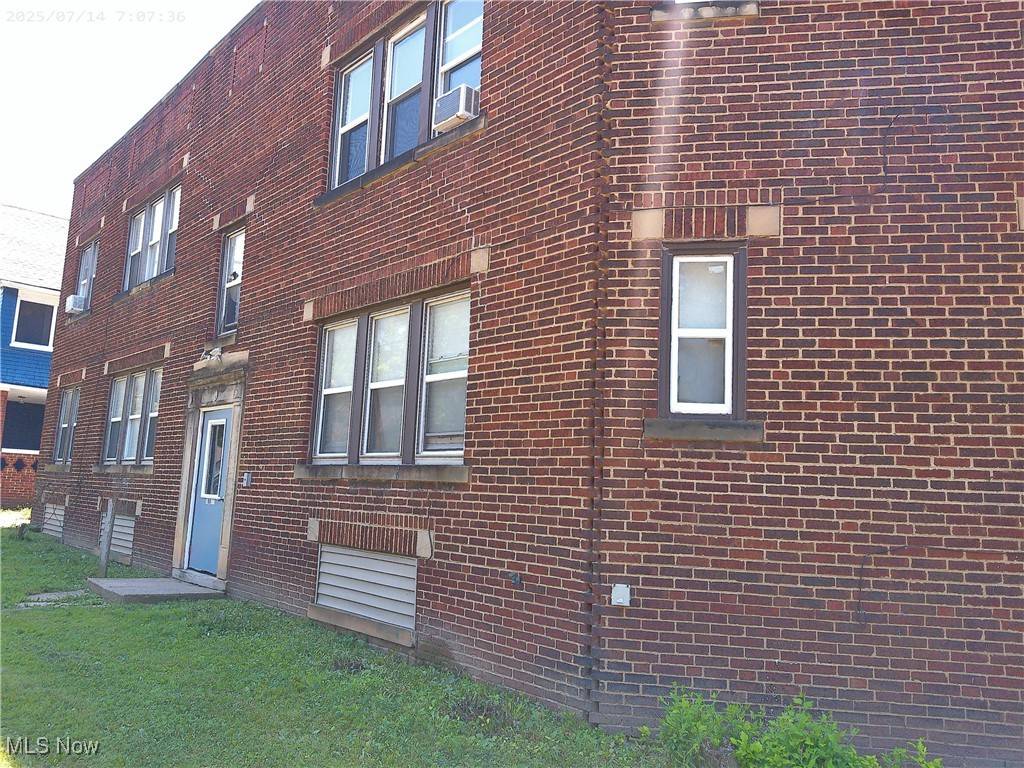 Cleveland, OH 44110,18804 Ironwood AVE