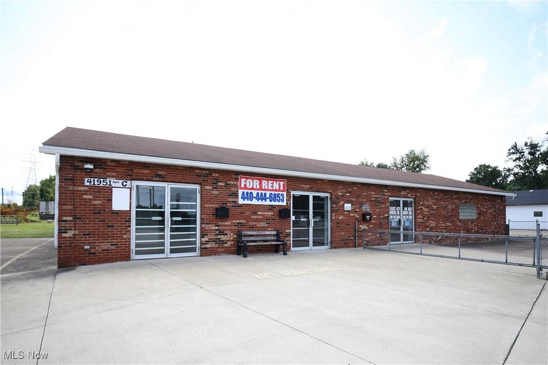 Elyria, OH 44035,41957 N Ridge RD