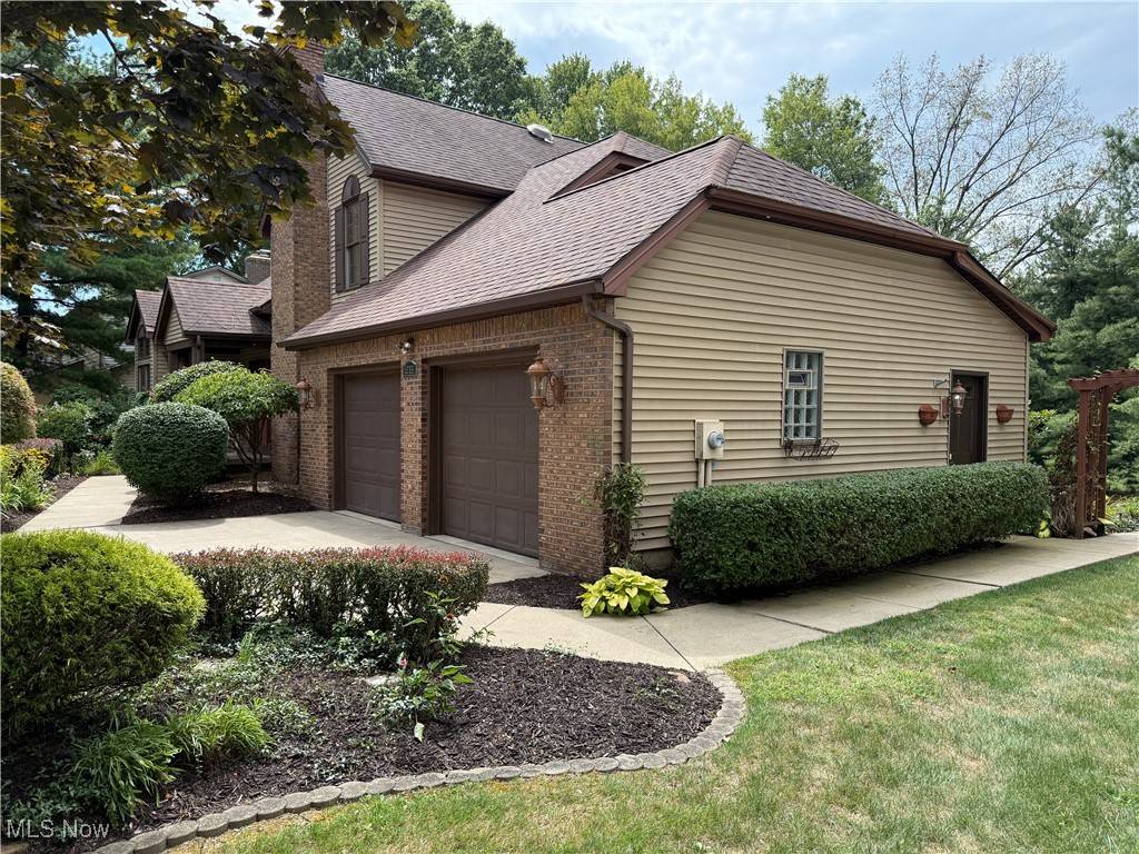 Girard, OH 44420,5738 Logan Arms DR