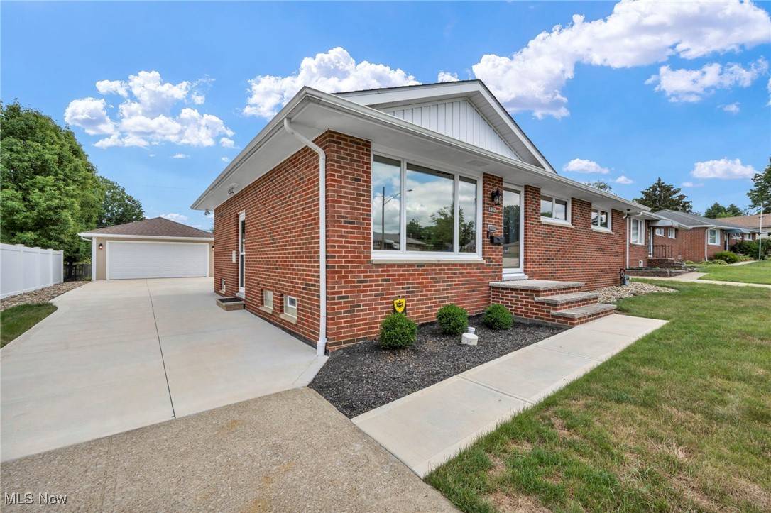 Wickliffe, OH 44092,1857 Empire RD