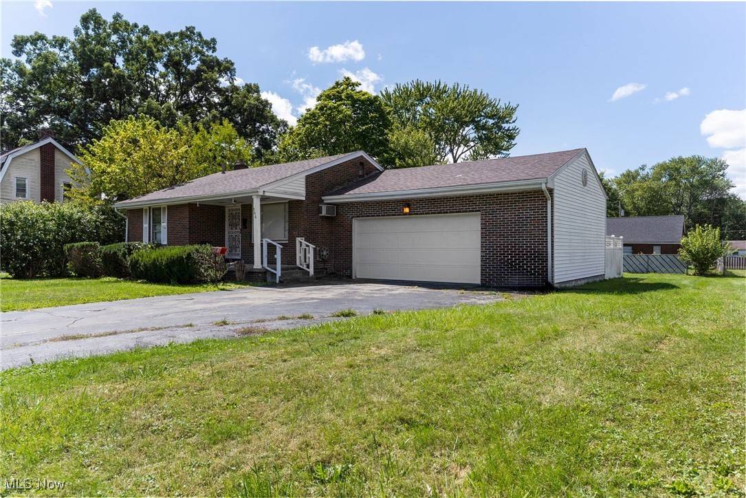 Youngstown, OH 44505,566 Sunshine AVE