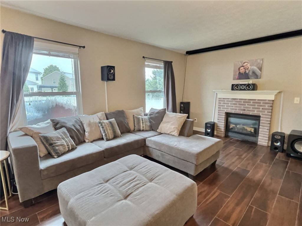Canton, OH 44721,8033 Maxim CIR NE