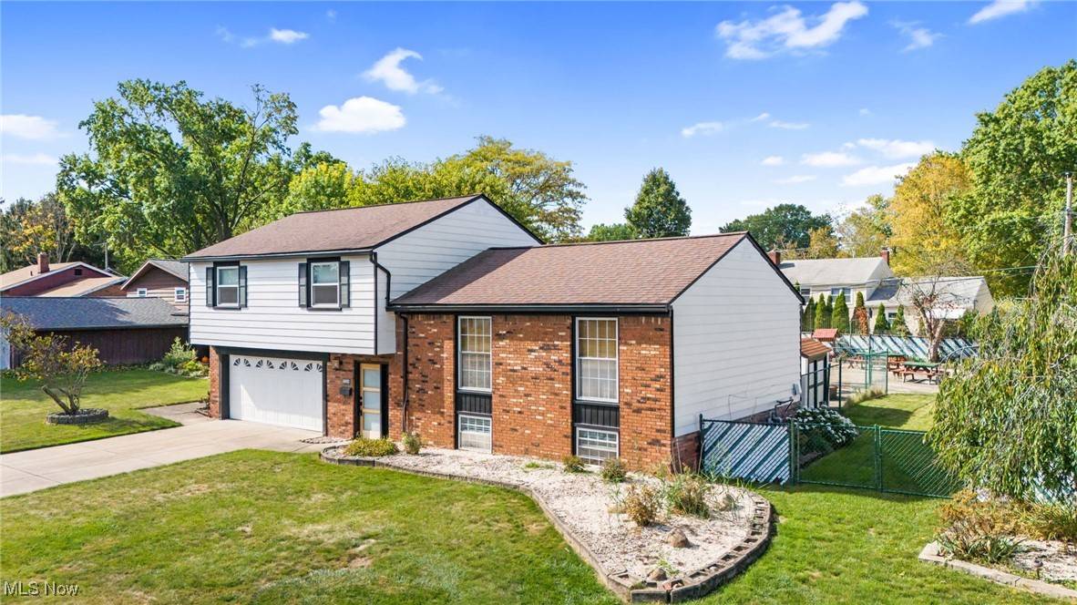 Rocky River, OH 44116,3520 Archwood DR