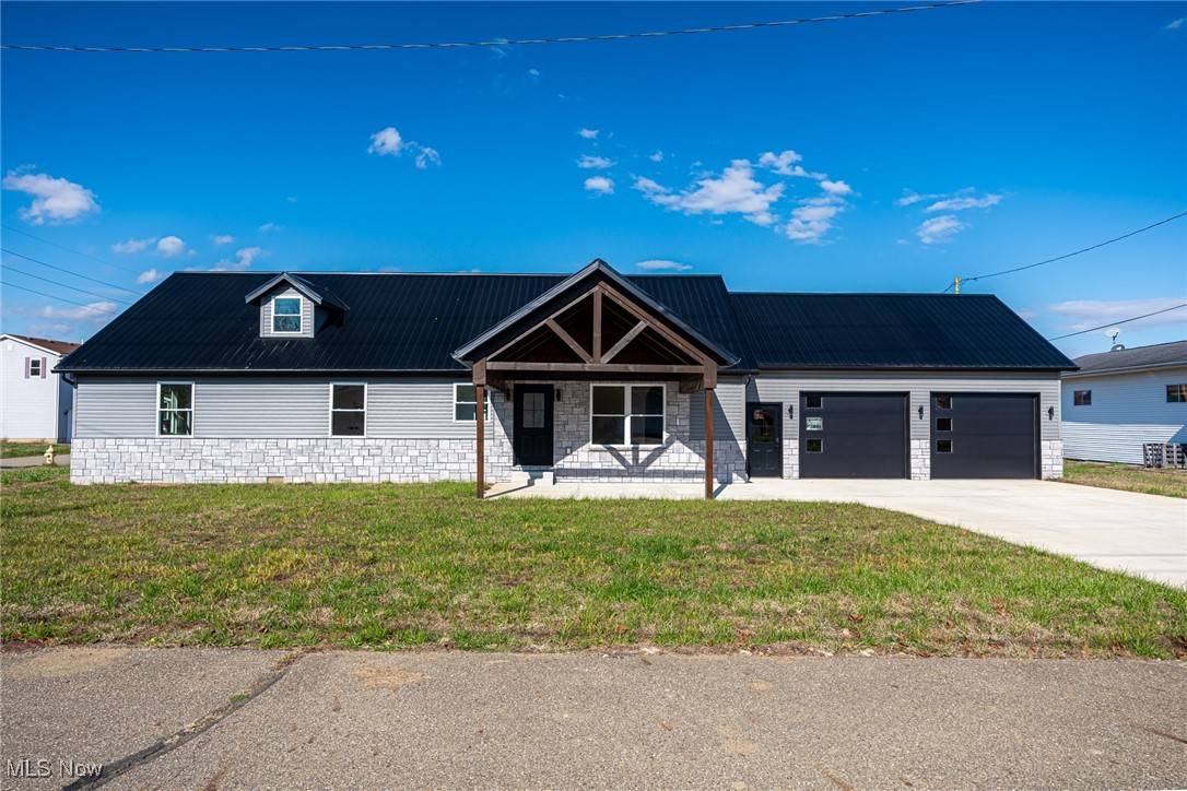 Newcomerstown, OH 43832,950 Beech ST