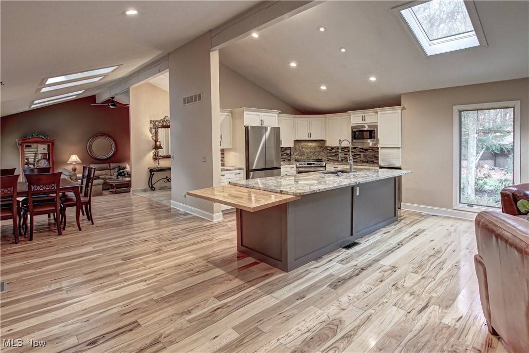 Aurora, OH 44202,711 Cross Creek OVAL