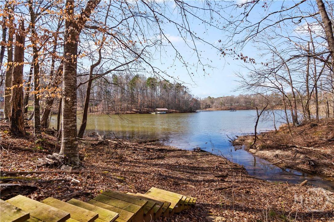 Lavonia, GA 30553,78 View Point PL