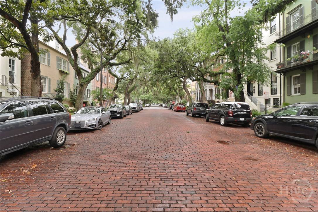 Savannah, GA 31401,24 E Jones ST