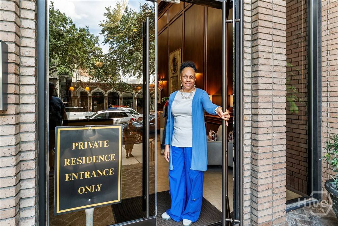 Savannah, GA 31401,300 Bull ST #704