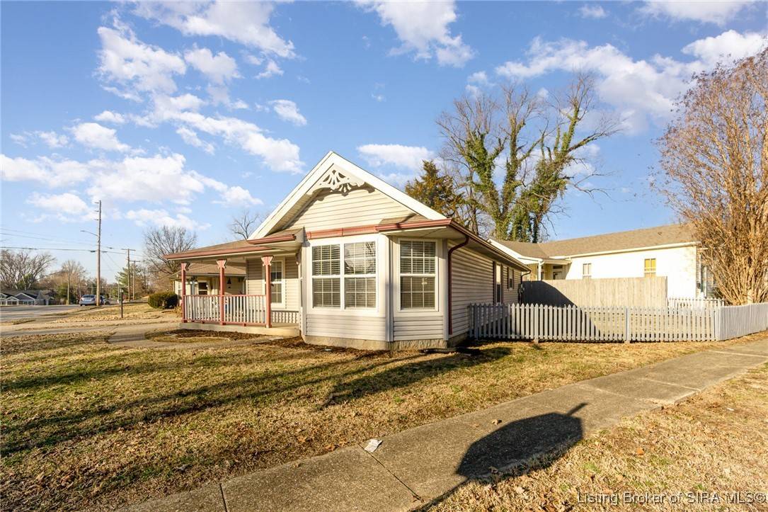 Jeffersonville, IN 47130,102 E Park PL