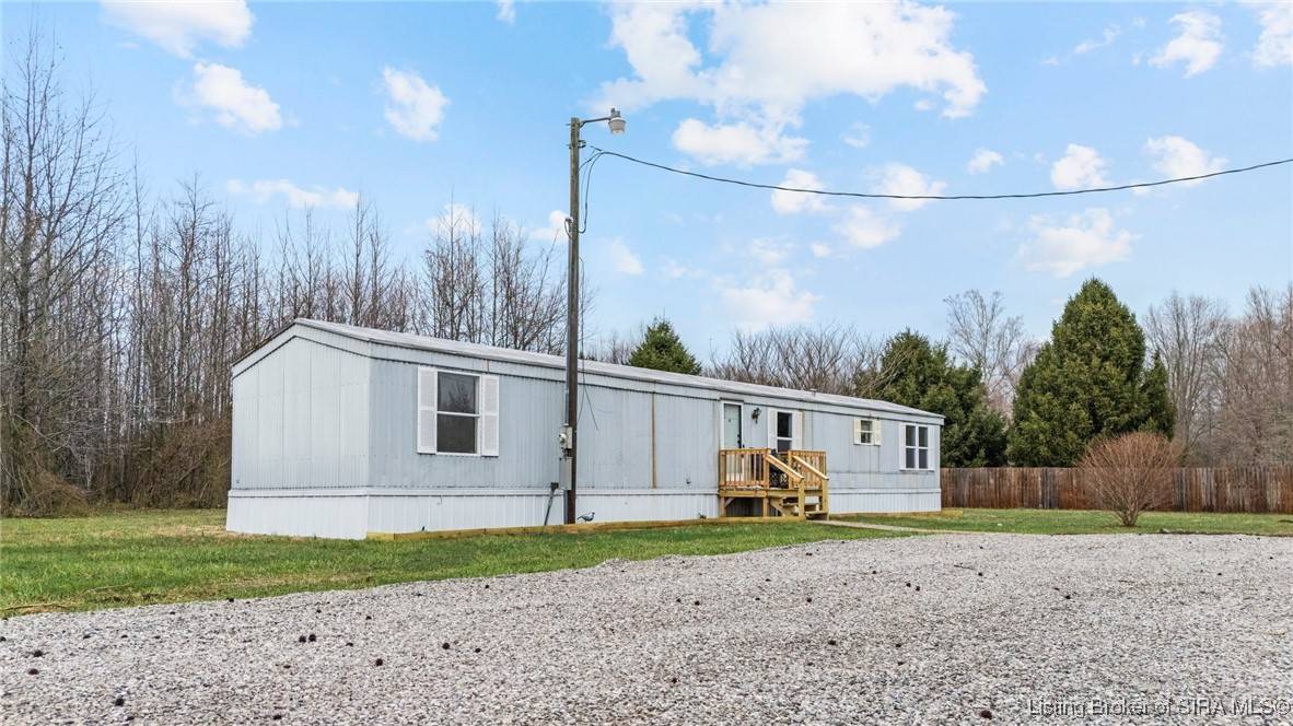 Scottsburg, IN 47170,3175 E Lovers LN