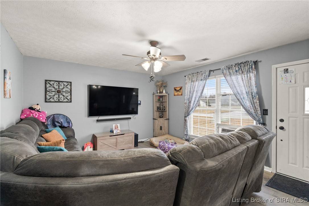 Palmyra, IN 47164,1671 Parkwood CT NE