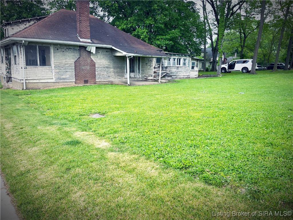 Salem, IN 47167,203/205 W Hackberry ST