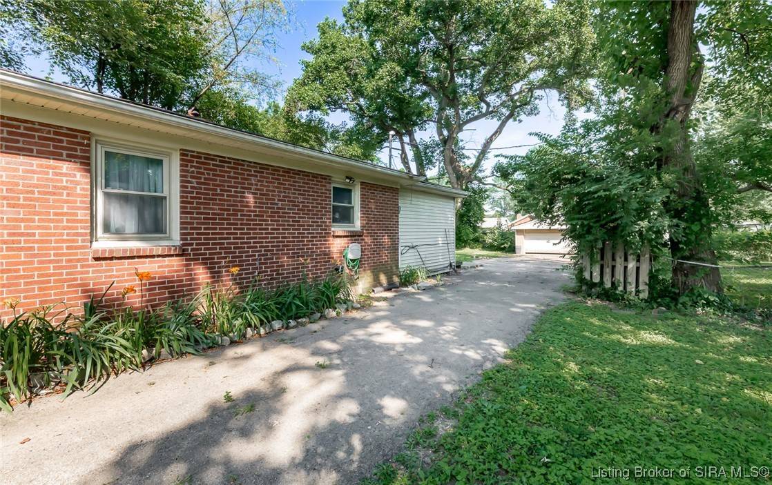 Jeffersonville, IN 47130,32 Beechwood RD