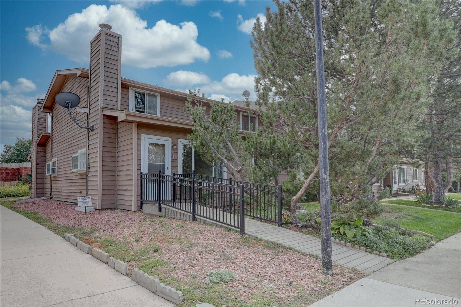 Longmont, CO 80501,841 Crisman DR #11