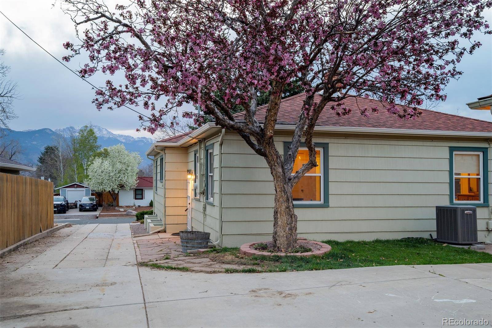 Colorado Springs, CO 80909,811 Farragut AVE