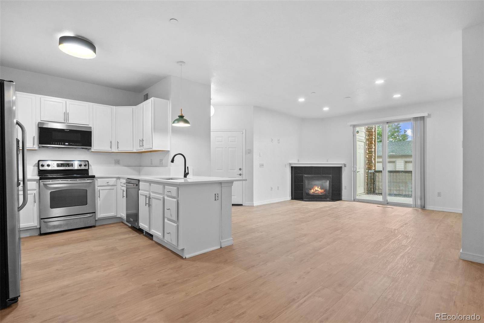 Englewood, CO 80112,7222 S Blackhawk ST #105