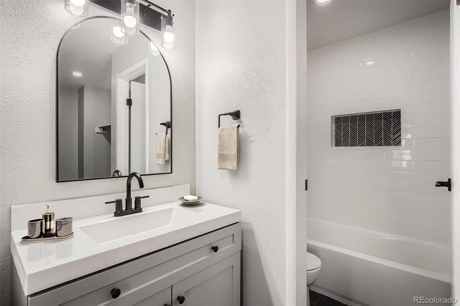 Denver, CO 80224,1050 S Monaco Pkwy #23
