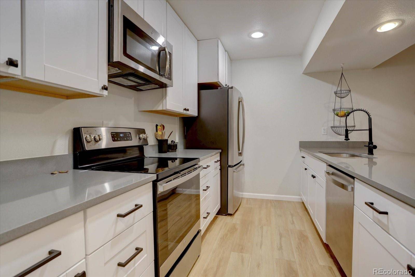 Golden, CO 80401,23518 Pondview PL